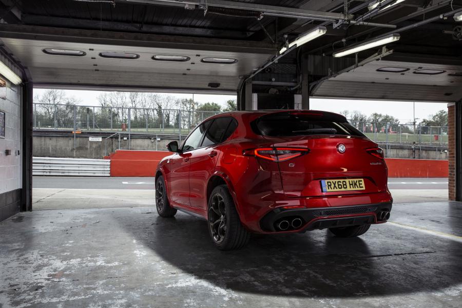 Alfa Romeo Stelvio Quadrifoglio (949) 2018 года  (UK) (фото 59 из 59)